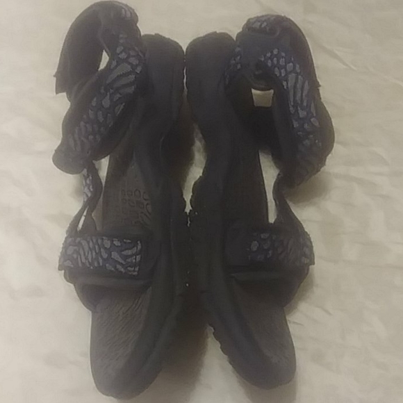 Sandals_&_Flip_Flops